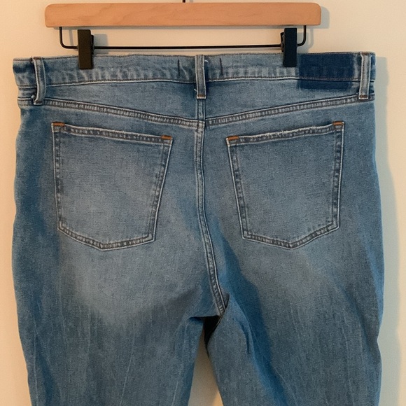 Abercrombie & Fitch The Mom High Rise Jeans - Picture 8 of 11